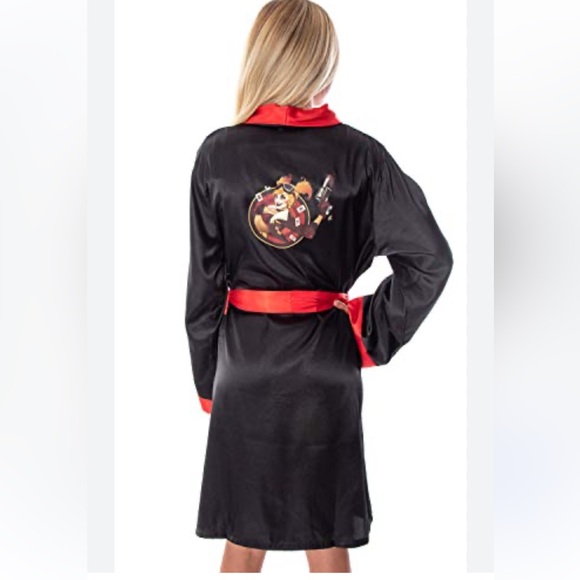 DC Comics Bombshells Women's Robe - Size OS - Picture 2 of 11